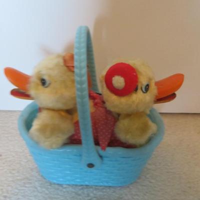 Vintage Mechanical Easter Fuzzy Ducks In A Blue Plastic Basket Windup Japan