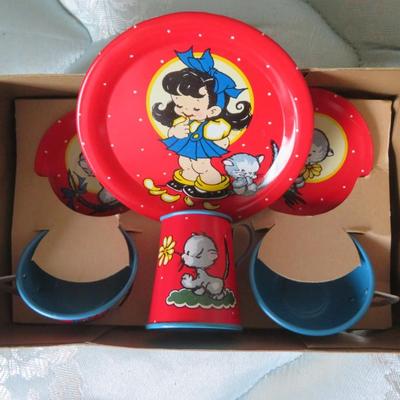 Ohio Art Tin Toy Cat 6 Piece Dish Set, Cups, Saucers, Plate and Pot with box