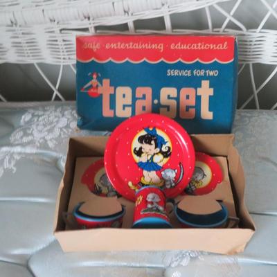 Ohio Art Tin Toy Cat 6 Piece Dish Set, Cups, Saucers, Plate and Pot with box