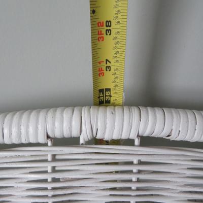 White Twin Size Wicker Day Bed w/ Trundle GREAT CONDITION â€˜COMES W/ MATTRESSES!â€™ See Pictures