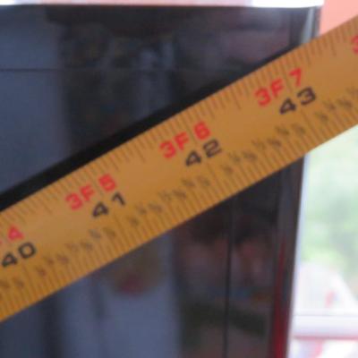 SAMSUNG 40 INCH LED FLAT SCREEN TV MODEL UN 43J5200 A F WITH REMOTE