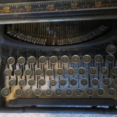 Antique Underwood All Caps Desktop Typewriter Working w Needs Ink