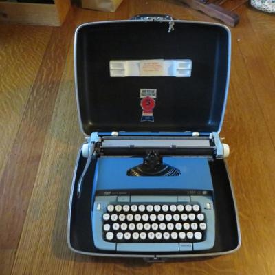 GORGEOUS Vintage Smith Corona Galaxie Twelve Typewriter