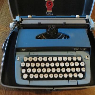 GORGEOUS Vintage Smith Corona Galaxie Twelve Typewriter