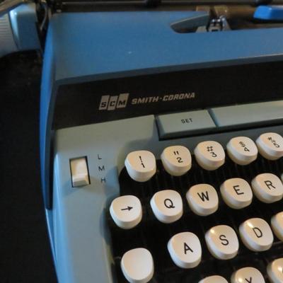 GORGEOUS Vintage Smith Corona Galaxie Twelve Typewriter