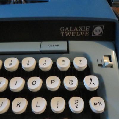 GORGEOUS Vintage Smith Corona Galaxie Twelve Typewriter