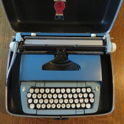 GORGEOUS Vintage Smith Corona Galaxie Twelve Typewriter