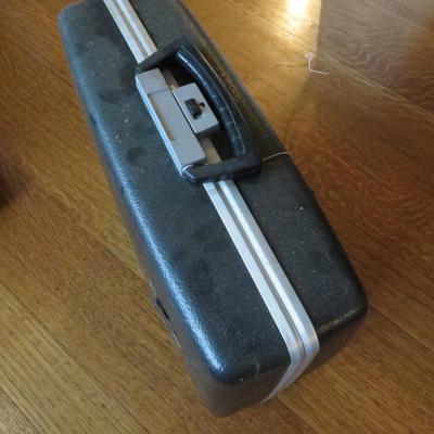 1970s Royal Sabre Portable Typewriter BLUE Working with Hard Case