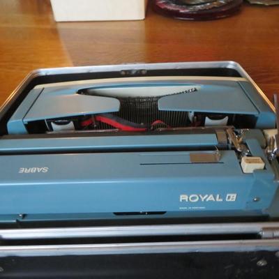 1970s Royal Sabre Portable Typewriter BLUE Working with Hard Case