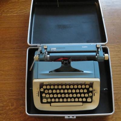 1970s Royal Sabre Portable Typewriter BLUE Working with Hard Case