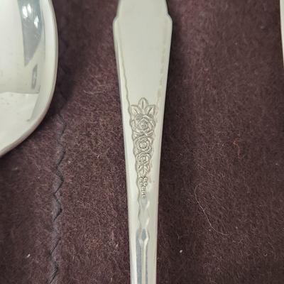 Vintage Wm Rogers & Son IS Gardenia Silverplate Flatware