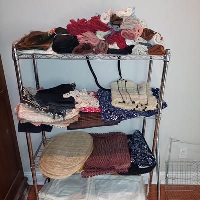 Tablecloths, runners & napkin lot
