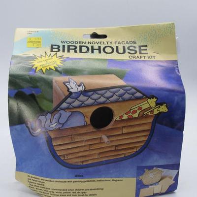 Unopened Wooden Novelty Facade Birdhouse Craft Kit Retro Michaels Model