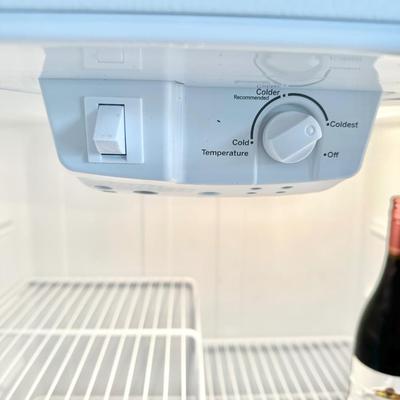 GE ~ Top-Freezer Refrigerator