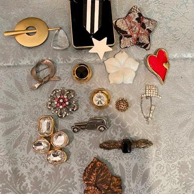 Brooch lot one
