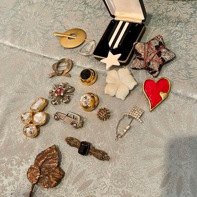 Brooch lot one