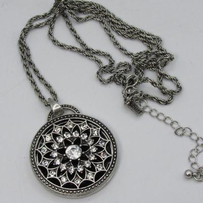 Round Medallion Necklace Rhinestones Silver & Black NWT ViVl
