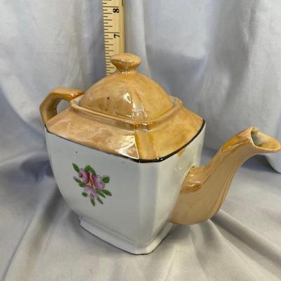 1950s Made in Japan Peach Lustreware Teapot