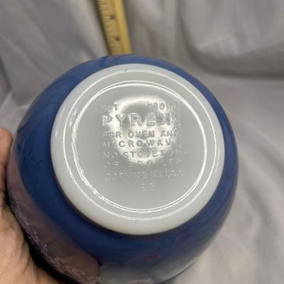 1986 Pyrex Blue Colonial Mist Mixing Bowl 401