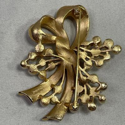 Trifari Brushed Gold Tone with Faux Pearls Brooch