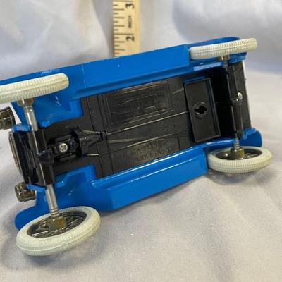 ERTL Diecast 1917 Model T Van Bank