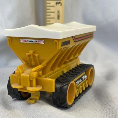 ERTL Diecast VFS50 1/64 Scale Fertilizer Trailer