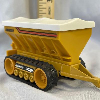 ERTL Diecast VFS50 1/64 Scale Fertilizer Trailer