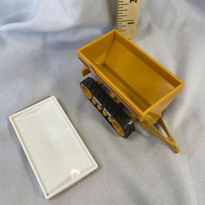 ERTL Diecast VFS50 1/64 Scale Fertilizer Trailer