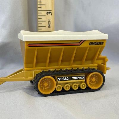 ERTL Diecast VFS50 1/64 Scale Fertilizer Trailer