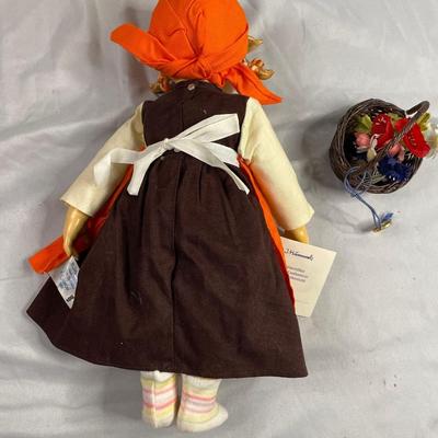 1983 M J Hummel Goebel Porcelain Doll D-8633