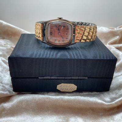 LOT 40J: Vintage Crawford Watch