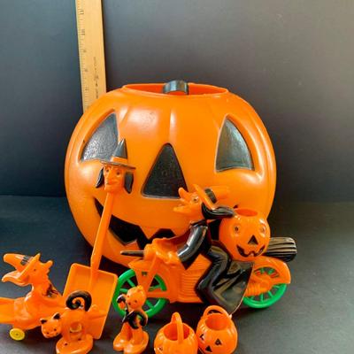 LOT:80: Vintage Halloween Toys and Decorations Featuring Rosbro Witches, Cake Toppers, Jack-o-Lantern Bucket and More