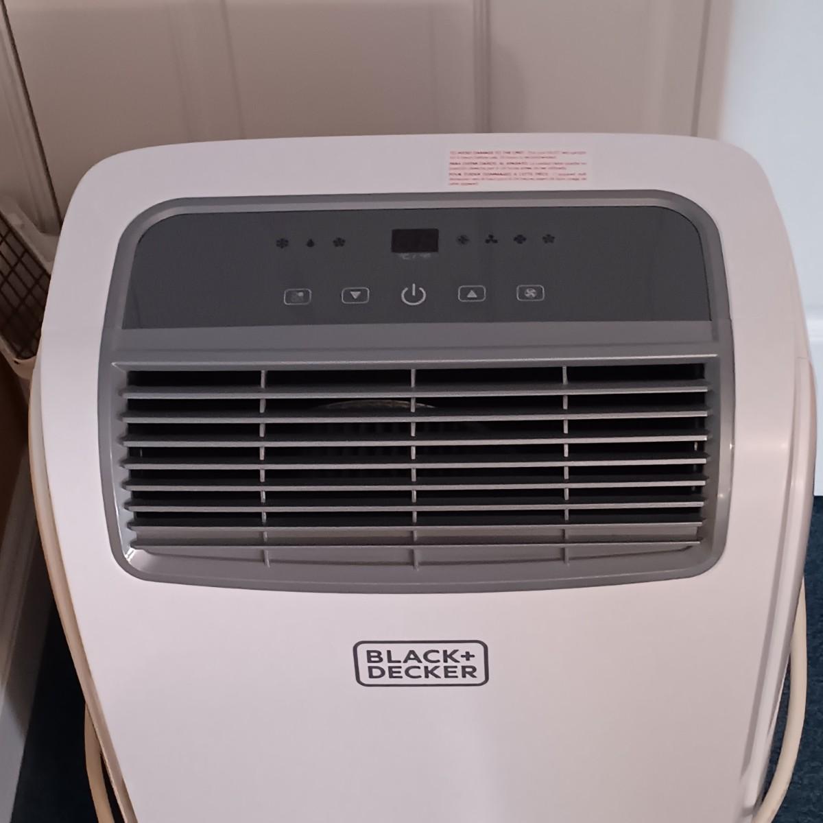 LOT 146UB Black & Decker BPACT10WT Portable Air Conditioner
