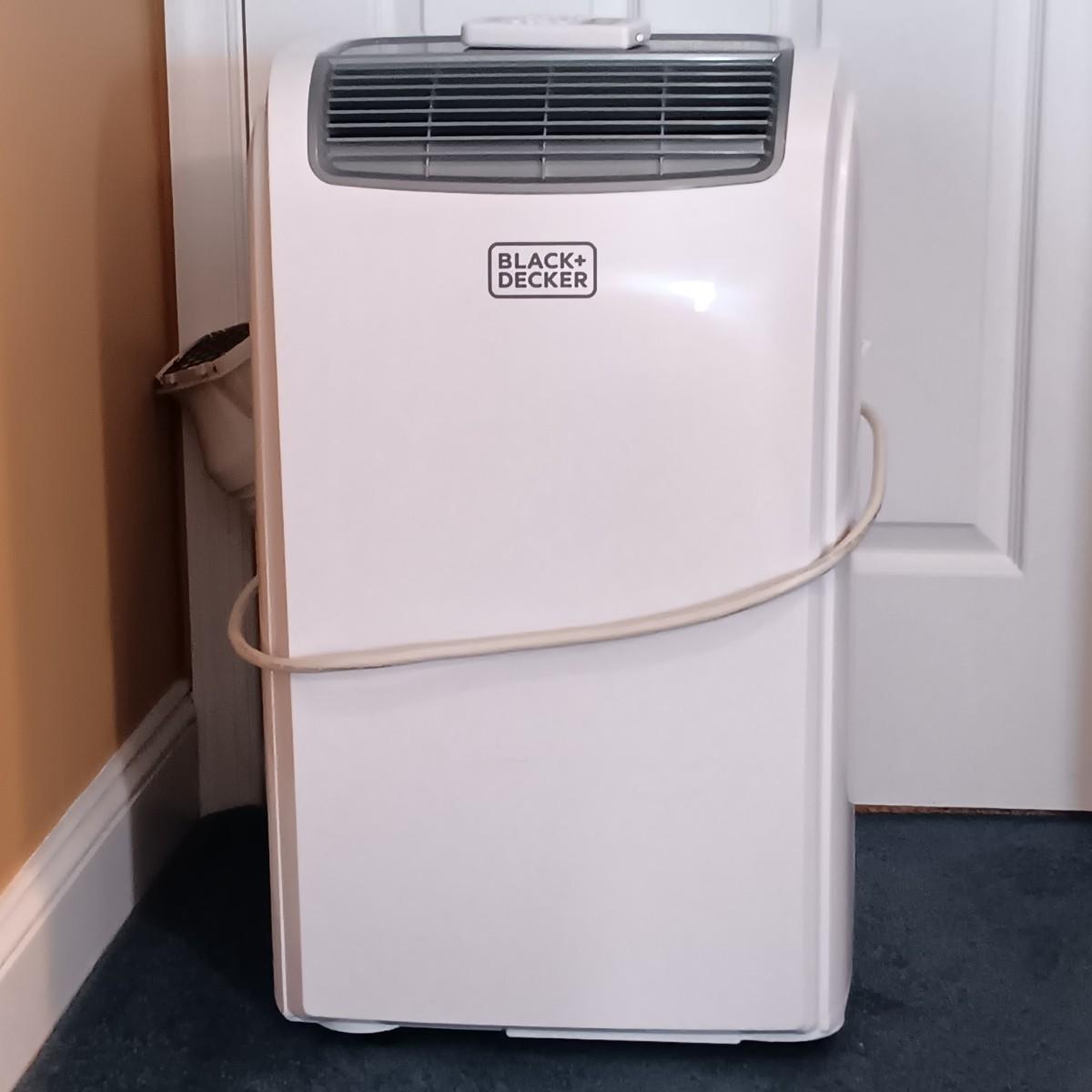 LOT 146UB Black & Decker BPACT10WT Portable Air Conditioner