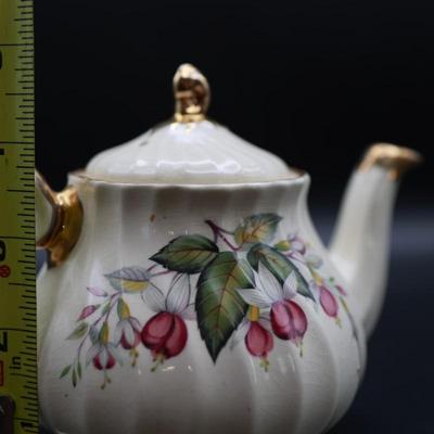 Vintage Porcelain Sadler Teapot