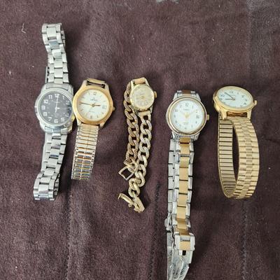 Lot of Watches Timex Elgin De luxe Seiko Solar