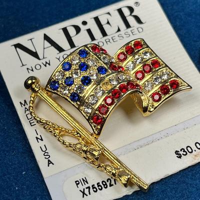 NAPIER GOLDTONE RHINESTONE U.S. FLAG WITH TASSLED ROPE PIN, NEW ON CARD