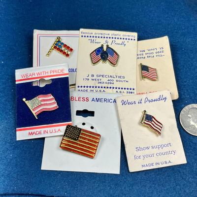 GROUP OF 6 ASSORTED U.S. FLAG PINS, ALL NEW ON CARDS, ONE IS RHINESTONE TIE TACK