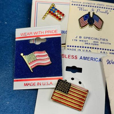 GROUP OF 6 ASSORTED U.S. FLAG PINS, ALL NEW ON CARDS, ONE IS RHINESTONE TIE TACK