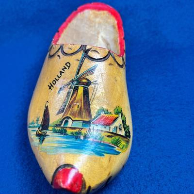 COLORFUL HOLLAND WOODEN SHOE WITH WINDMILL DECORATION