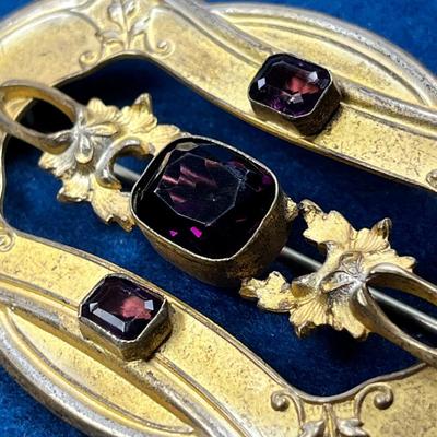LARGE VICTORIAN PIN WITH 3 PURPLE FACETED STONES