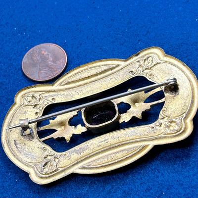 LARGE VICTORIAN PIN WITH 3 PURPLE FACETED STONES