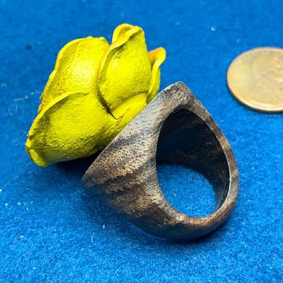 BIG CARVED WOOD AND WOOD-LIKE FLOWER RING