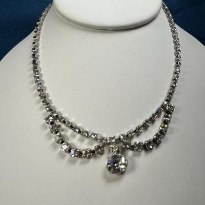 BEAUTIFUL CLEAR RHINESTONE NECKLACE