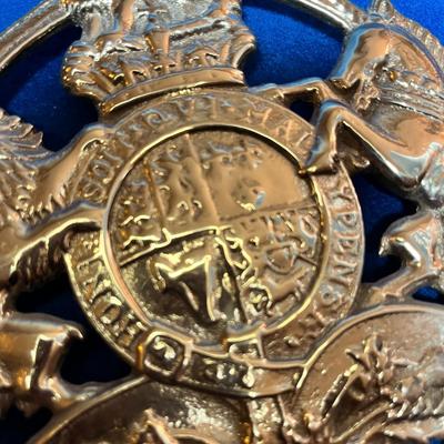 UNITED KINGDOM COAT OF ARMS BRASS TRIVET by KINGS ARMS TRIVET METALCRAFTERS