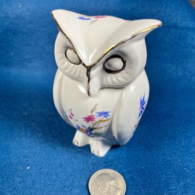 WHITE LIDDED CERAMIC OWL FIGURE WITH GOLD PAINTED TRIM AND STENCILED FLOWERS