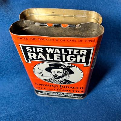 VINTAGE SIR WALTER RALEIGH TOBACCO TIN