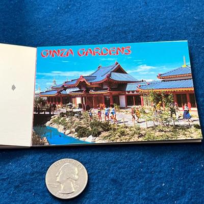 VINTAGE MINI POST CARD ALBUM "CANADA'S WONDERLAND" TORONTO, ONTARIO