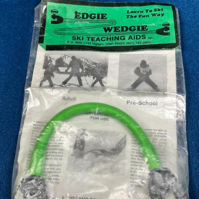 NEW IN PACKAGE "EDGIE WEDGIE" SKI TEACHING AIDS