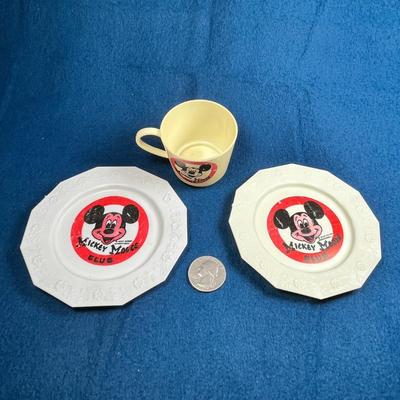 VINTAGE WALT DISNEY PRODUCTIONS MICKEY MOUSE CLUB TEA SET- 1 CUP, 2 SAUCERS